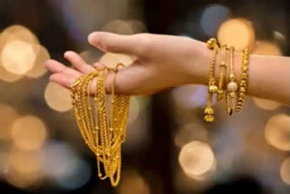 government slaps tax on import gold, Gold rate today, Gold rate rise in India, Gold tax, ಬಂಗಾರ ಆಮುದು ಮೇಲೆ ಸುಂಕ ಹೆಚ್ಚಿಸಿದ ಸರ್ಕಾರ, ಇಂದಿನ ಬಂಗಾರ ಬೆಲೆ, ಭಾರತದಲ್ಲಿ ಬಂಗಾರ ಬೆಲೆ ಏರಿಕೆ, ಬಂಗಾರ ತೆರಿಗೆ,