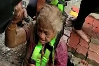 70 year old woman fallen 25 Feet deep Ditch at surat