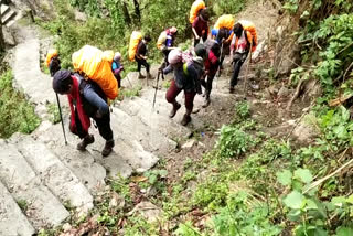 Himalayan Expedition by 50plus aged Women  ഹിമാലയൻ പർവതനിരകള്‍ കീഴടക്കി യുവതികള്‍  50 വയസ് കഴിഞ്ഞ സ്ത്രീകള്‍ ഹിമാലയം കീഴടക്കി  ബചേന്ദ്രി പാല്‍  11 അംഗ സംഘം മലനിരകള്‍ കീഴടക്കി