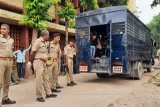 women-beat-up-police-team-that-went-to-make-arrest-in-sultanpur-with-sticks