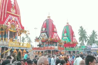 devotees offer prayer to lord jagannath at puri saradha bali