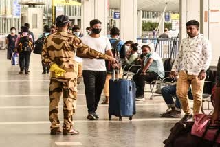 Kashmiri journalist stopped at Delhi airport