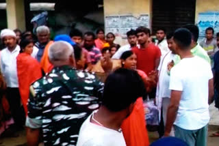 Fight between police and vegetable seller