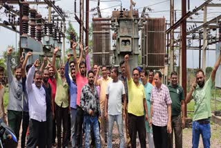 villagers of Andhiarkhor submitted a memorandum to the electricity workers