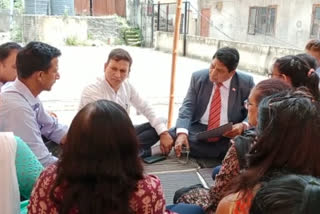 Solan mla Dhaniram Shandil meets district council employees