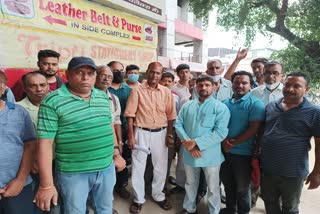 protest of ration vendors in Dehradun DSO office