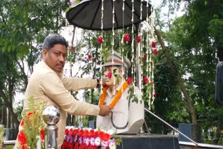 People pay tribute on death anniversary of martyr SP Amarjeet Balihar in Pakur