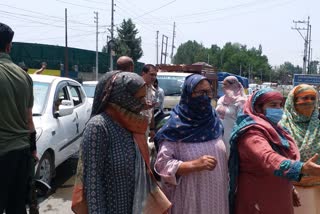 پلوامہ میں پانی کی عدم دستیابی کے خلاف خواتین کا احتجاج