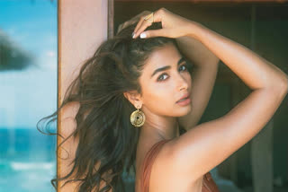 Heroine Pooja Hegde Photo Gallery and glamourous pics