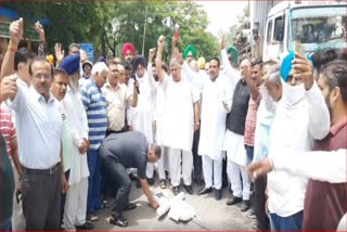 Vishwa Hindu Parishad protests in front of DC office against accused in Kanhaiya Lal murder