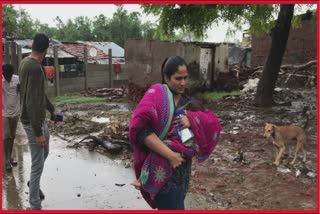 Rain in Borsad: મહિલા મામલતદારે 'નારી તું નારાયણી'નું ઉદાહરણ પાડ્યું પૂરું