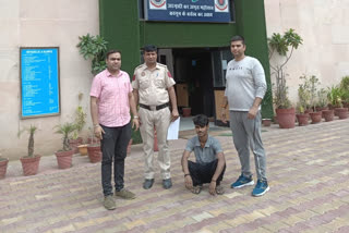 पुलिस की गिरफ्त में आरोपी