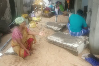 coastal village Azheekkal  Azheekkal now covered under sand in Kanyakumari  കടലോളം ദുരിതം പേറി അഴീക്കലുകാര്‍  തിരയേറ്റത്തില്‍ വീടുകള്‍ മണല്‍ മൂടി  അഴീക്കലില്‍ കടല്‍ ക്ഷേഭം