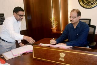 Collector Taran Prakash Sinha took charge in Janjgir