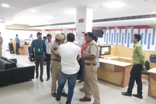 Robbery of 70 lakh rupees in broad daylight in Axis Bank in Alwar