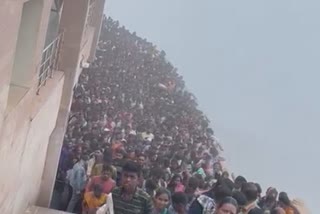 2 lakh devotees gathered Pavagadh Mahakali temple gujarat