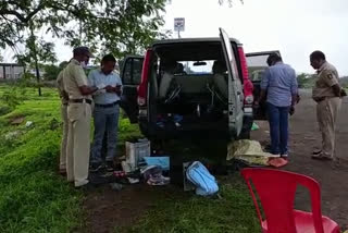 The body of a youth was found in a Scorpio vehicle on the Mumbai-Nashik highway