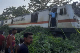 गोरखपुर नरकटियागंज रेल खण्ड पर टूटा हाईटेंशन तार