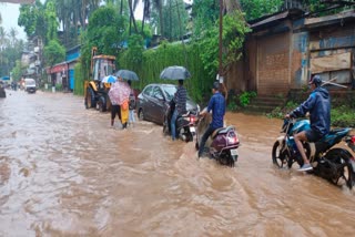 Heavy rains disrupt life in Mumbai