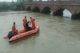 ग्रेटर नोएडा में नहाने गया युवक डूबा