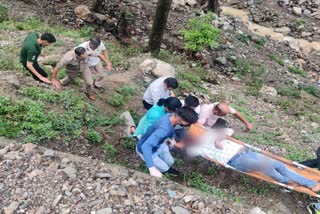 Car fell into ditch in Narendranagar