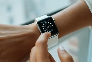 Apple Watch Series 8નુ આ ફિચર જણાવશે કે તમને તાવ છે કે કેમ