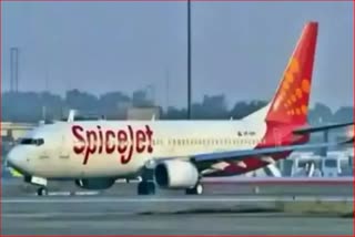 SPICEJET PLANE LANDING IN KARACHI THE PLANE WAS GOING FROM DELHI TO DUBAI