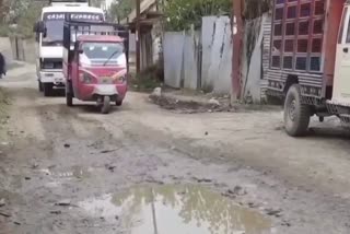 Gund Jahangir Link Roads Dilapidated: گنڈ جہانگیر، بانڈی پورہ کی رابطہ سڑکیں انتہائی خستہ