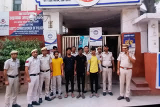 पुलिस की गिरफ्त में बदमाश