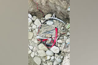 Security forces find suspected IED in J K s Baramulla  improvised explosive device detected in j k  local terrorists surrendered in jk  ബാരാമുള്ളയില്‍ ഉഗ്രശേഷിയുള്ള സ്‌ഫോടക വസ്തു കണ്ടെത്തി  കുൽഗാമില്‍ ഭീകരര്‍ കീഴടങ്ങി  jammu and kashmir news  ജമ്മു കശ്‌മീര്‍ വാര്‍ത്ത