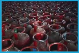 Gas Cylinders Price : રાંધણ ગેસના બાટલામાં ફરી ધગધગતો ડામ