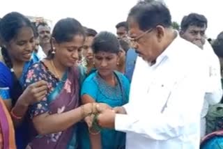 Ex DCM G Parameshwar who gave women bangles