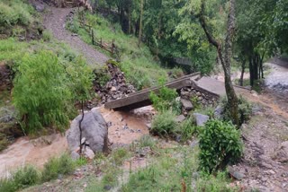 cloudburst-triggers-flash-flood-in-batergam-kupwara