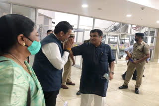 Devendra Fadnavis meet Nitin Gadkari at nagpur airport