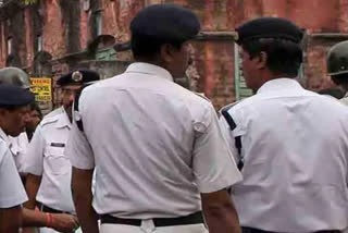 Detectives from Kolkata police