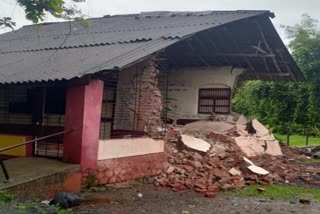 school wall collapsed in pale of Dahanu taluka