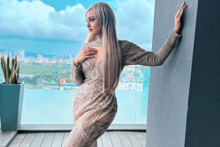 Sonakshi Sinha blonde hairstyle,Sonakshi Sinha latest photos,Sonakshi Sinha instagram,Sonakshi Sinha photos,ಬಾಲಿವುಡ್​ನ ಮೋಸ್ಟ್​ ಗ್ಲಾಮರ್​ ಬ್ಯೂಟಿ,ಸೋನಾಕ್ಷಿ ಸಿನ್ಹಾ ಫೋಟೋಗಳು,ಬಾಲಿವುಡ್​ ನಟಿಯರ ನಿನ್ಯಾಸಭರಿದ ಕೇಶರಾಶಿ,ಸೋನಾಕ್ಷಿ ಲುಕ್