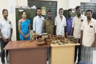 தாலுகா அலுவலகத்தில் ஒப்படைப்பு