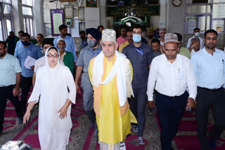 J-K LG visits Hazratbal shrine; reviews arrangements for Eid