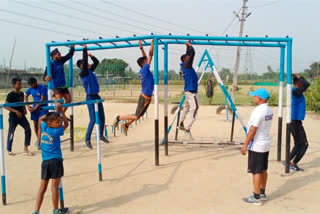 Rajkumar Sindhu is giving training to poor children