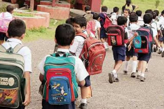 One and a half lakh students in Solapur are deprived of uniforms