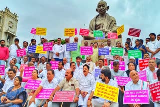 congress-protest-aaianst-bjp-govt-in-front-of-vidhanasoudha