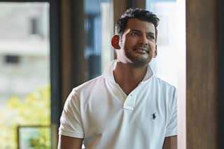 Hero Vishal who says he is in love with a girl