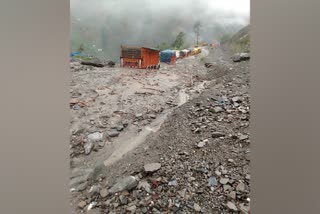 jammu srinagar nhw blocked due to landslides mudslides and slush at multiple places