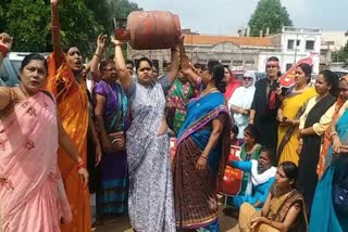 Women protest on gas price