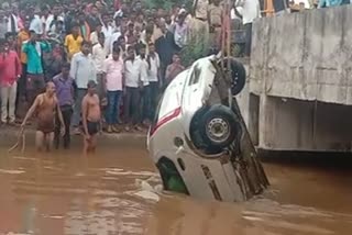 car-fells-into-canal-at-athani-two-dead