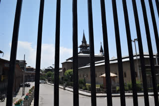 Friday prayers once again barred at Jama Masjid sringar