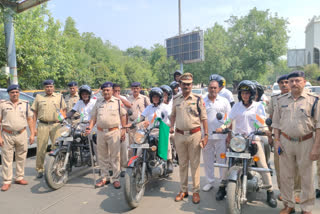 Nijamuddin station bike rally