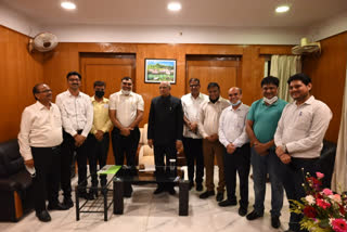 delegation-of-businessmen-met-governor-for-demand-of-airport-in-jamshedpur