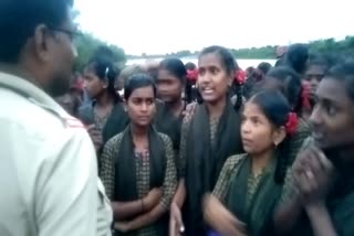 kalaburagi students protest over bus problem